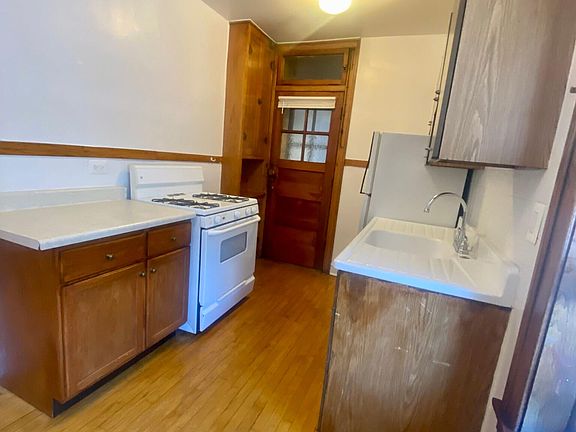 3rd image of 5501 W Belmont Ave #2