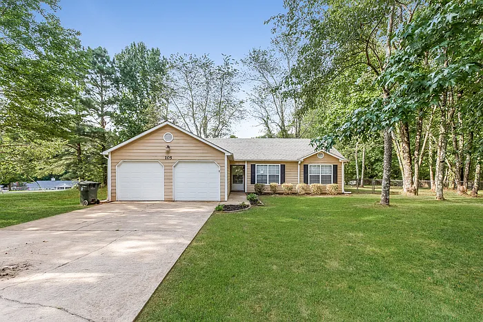3 bed, 2.0 bath, 1270 sqft, $1,570 — Photo 1