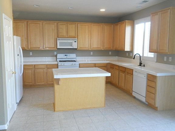 5th image of 306 Dorinda Ct