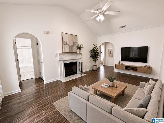 2nd image of 404 Midridge Ln