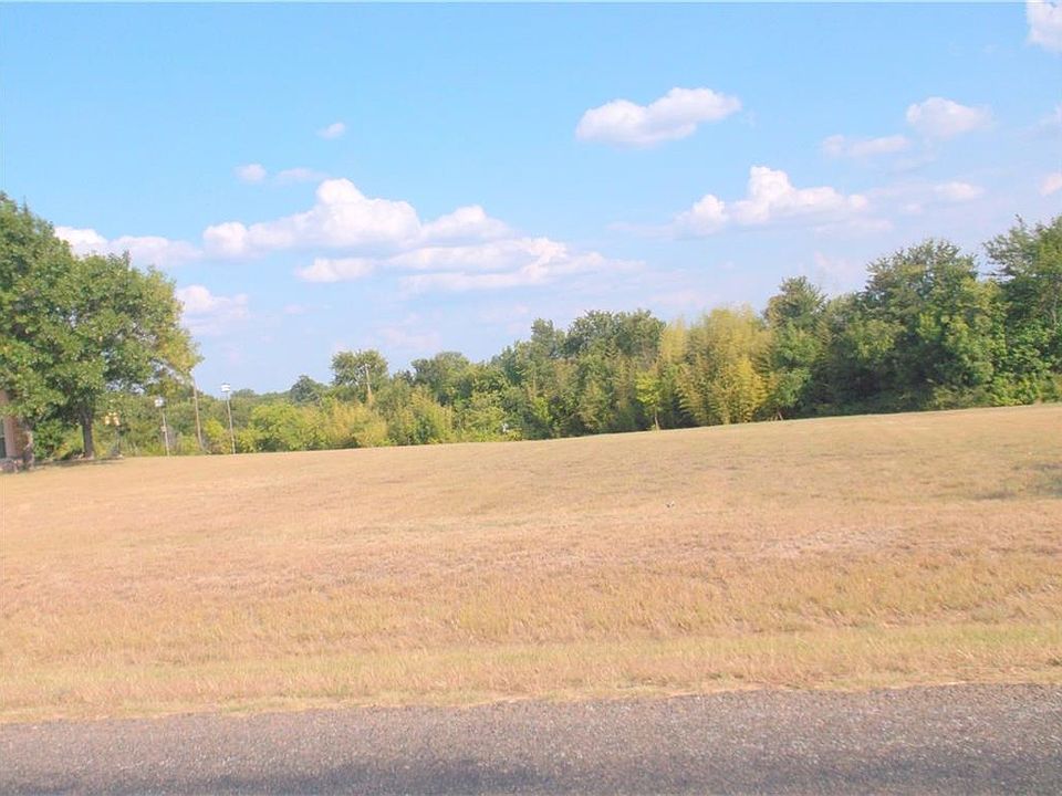 2nd image of 1016 Shawnee Rd