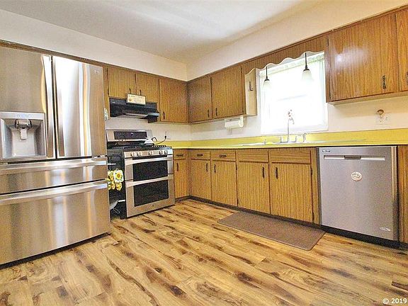 3rd image of 4607 NW 32nd Ave