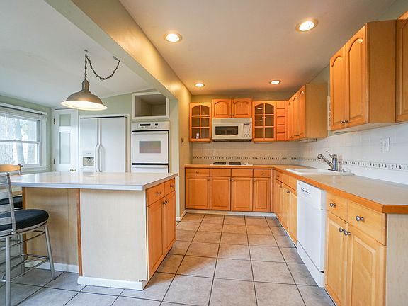 4th image of 63 Birchwood Dr