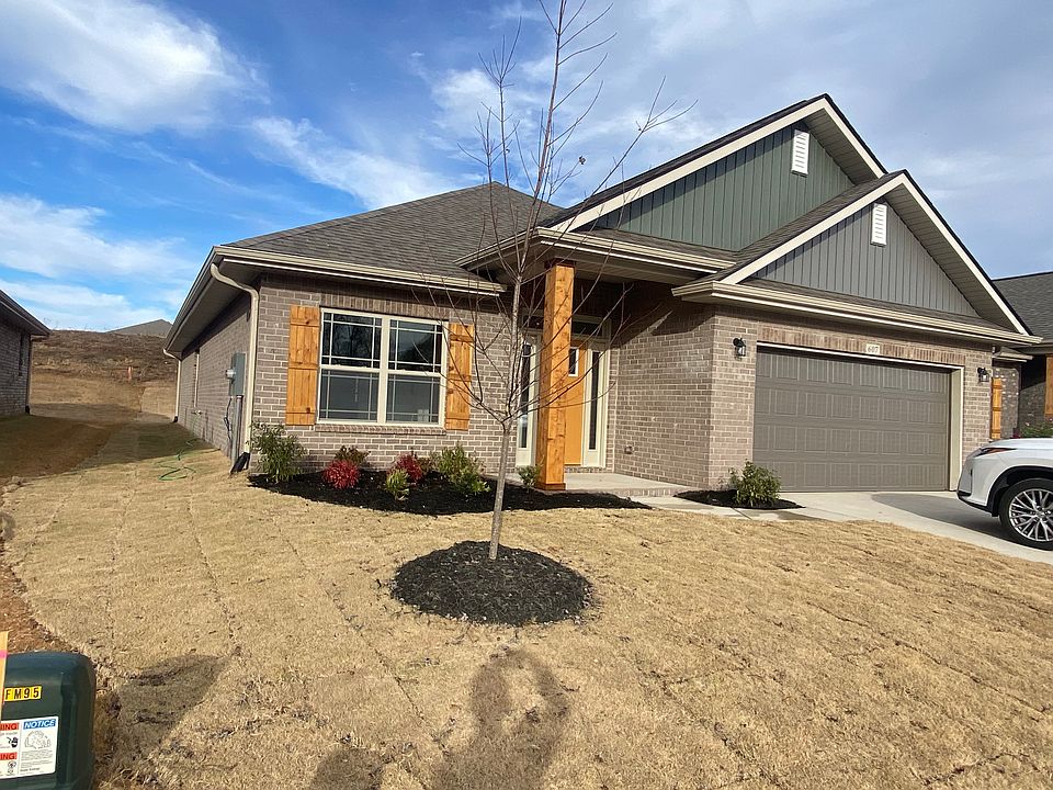 1st image of 607 Lombard Dr