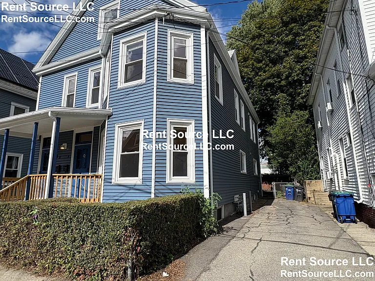 9-11 Knapp St #3 — Photo 16
