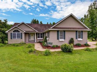 3025 Peaceful Dr, Riverside, IA 52327