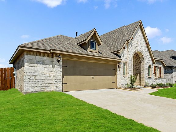 2nd image of 1951 Cedarwood Dr