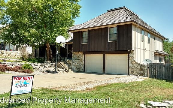 3rd image of 104 N Dartmouth Dr