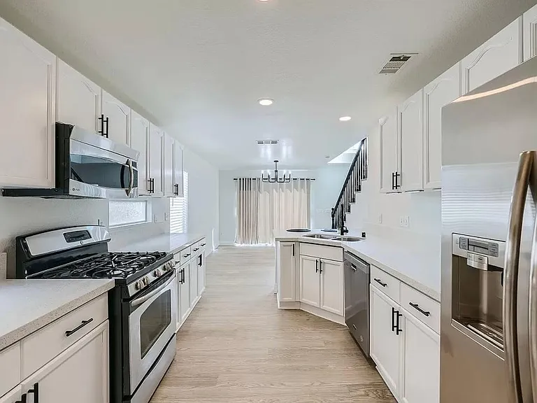3328 Epson St — Photo 11