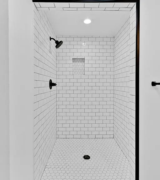 18 1/2 Cumberland Cir — Photo 7