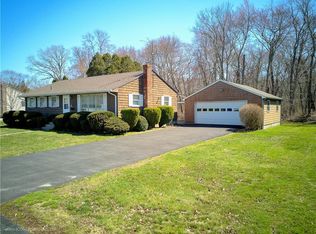 11 Ridgeway Dr, Warren, RI 02885