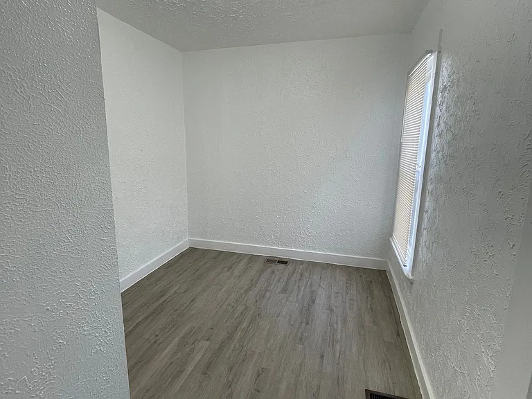 2022 Leo St — Photo 8