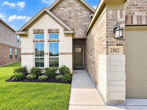 3rd image of 23922 Rottino Dr