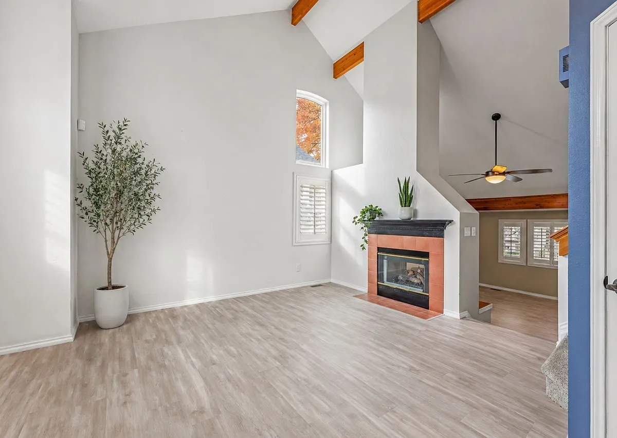 Entry Upper den/living room - 5531 High Country Ct
