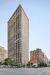 190 East 72nd Street in Lenox Hill