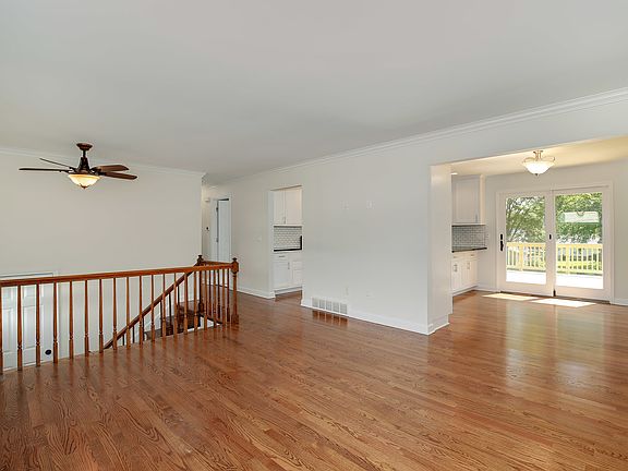 5th image of 235 N Oak Ave