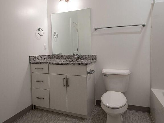 5th image of 3206 Brookside Dr APT 2