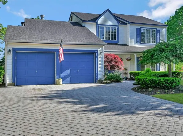 8 Barone Drive, Coram, NY 11727