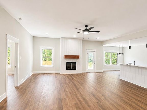 4th image of 1209 E Carmichael Rd