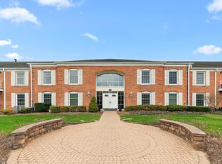 120 Carriage Way Dr #B-201, Burr Ridge, IL 60527