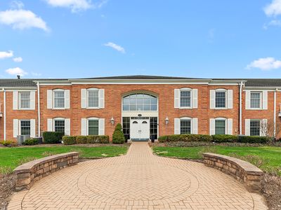 120 Carriage Way Dr #B-201, Burr Ridge, IL, 60527
