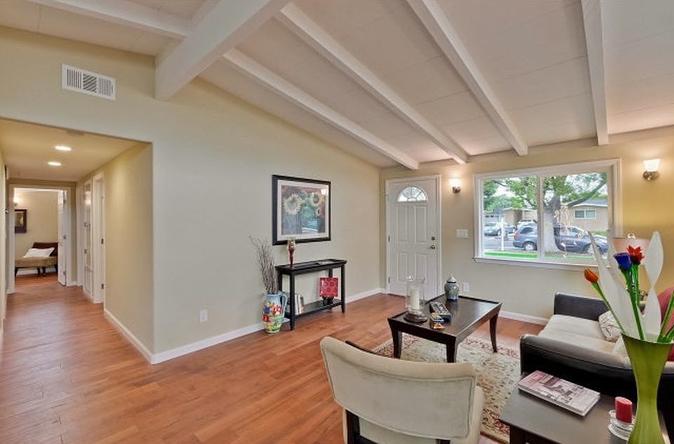 1st image of 279 Twinlake Dr