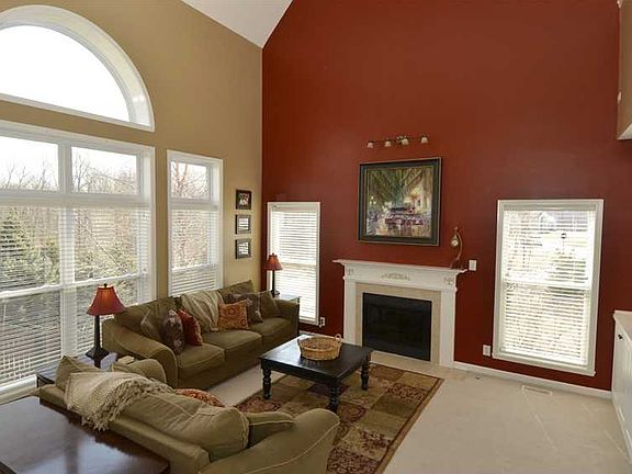 4th image of 4440 Brittany Dr