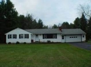 88 Schoolhouse Rd, Newport, NH 03773
