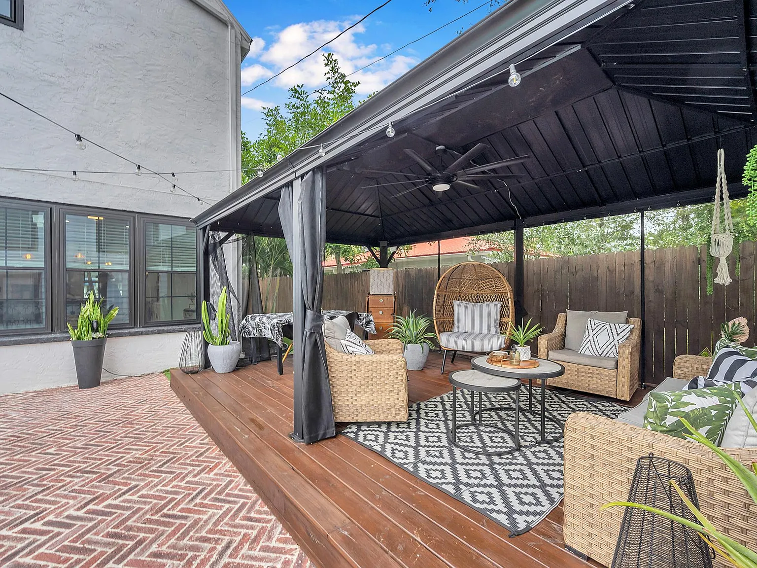 1 bed, 720 sqft, $2,100 — Photo 3