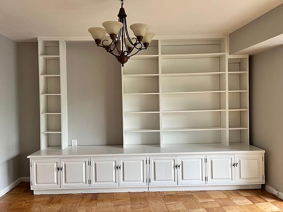Built-in bookshelf in living/dining room