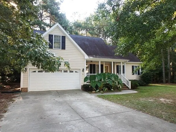 3 bed, 2.5 bath, 1900 sqft, $2,110 — Photo 1