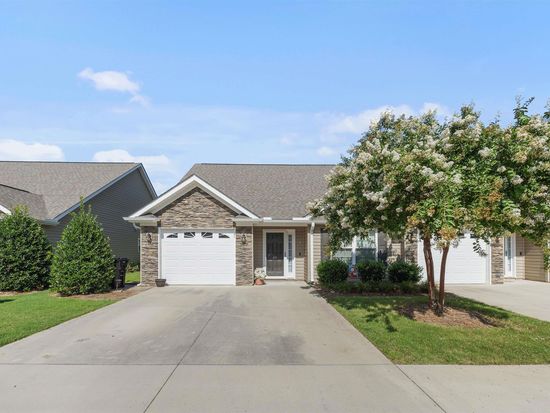 49 Eaglecrest Ct, Simpsonville, SC 29681
