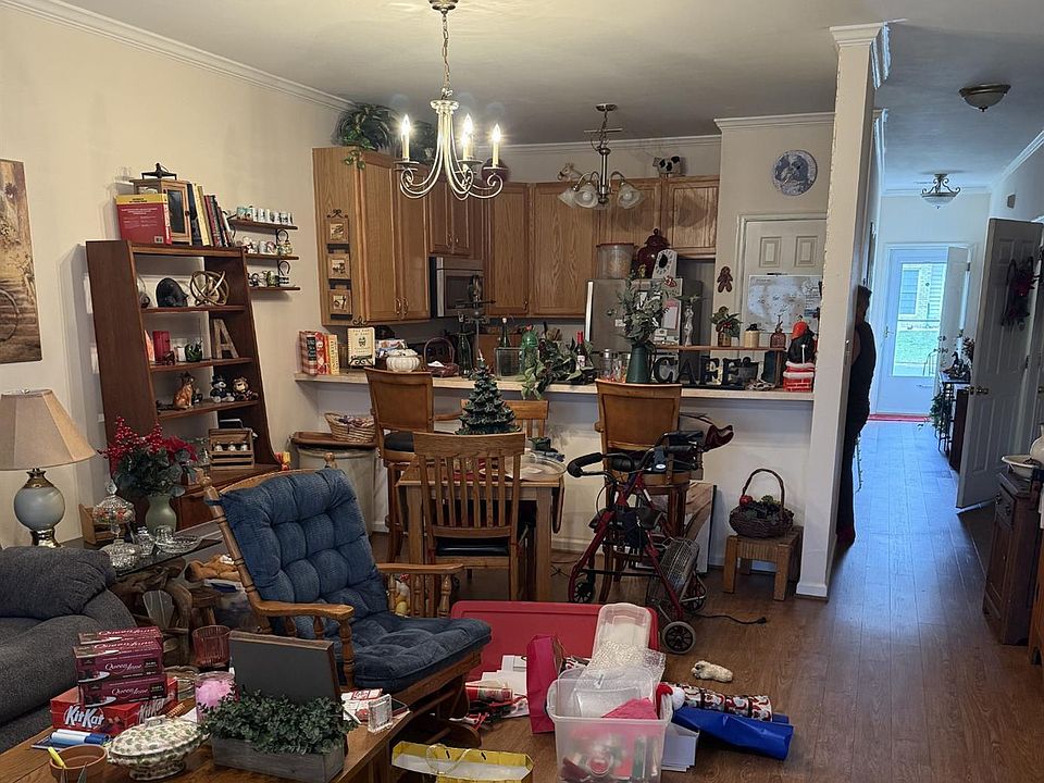 2nd image of 12 Crocetti Ln