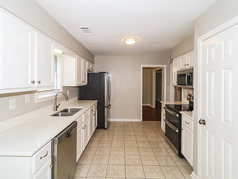 2268 Lake Hill Ct — Photo 7