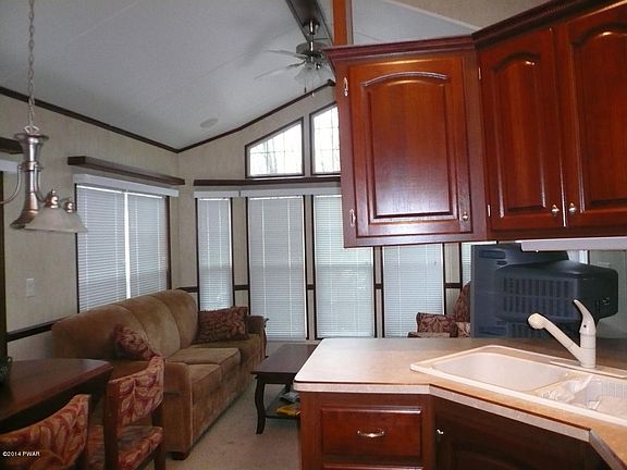 3rd image of 129 Shohola Ln