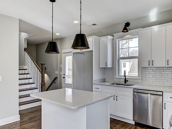5th image of 905 Curdwood Blvd