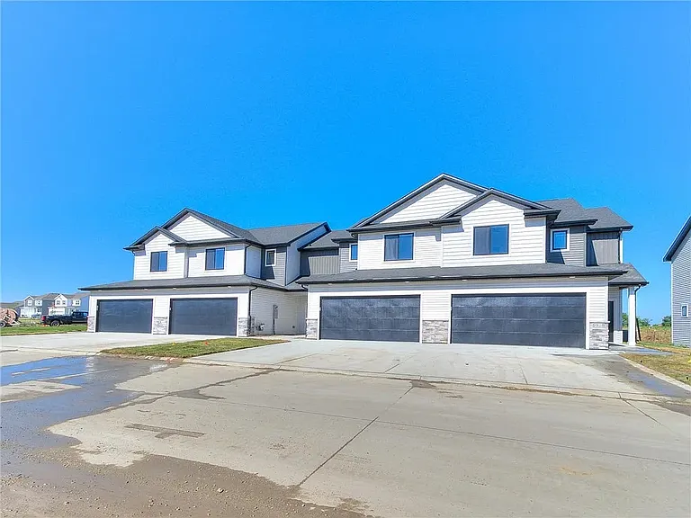 6941 Holly Ct — Photo 11