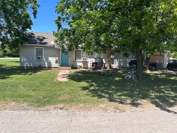 1305 Oak St, Megargel, TX 76370