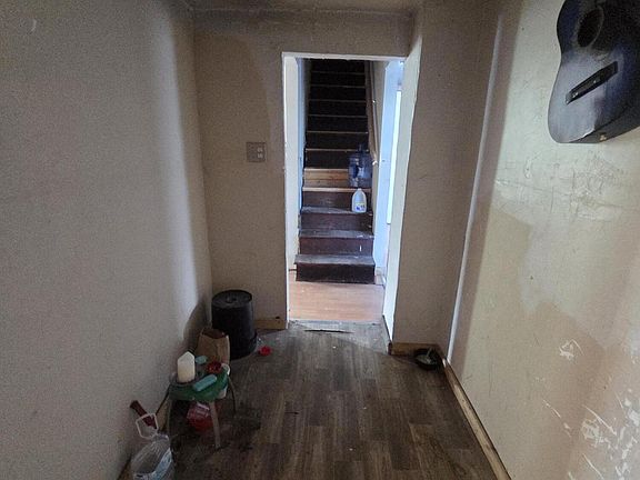 4th image of 216 Lotter St