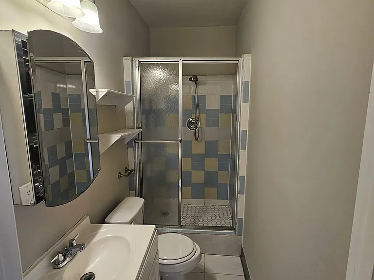 809 Eastern Ave — Photo 7