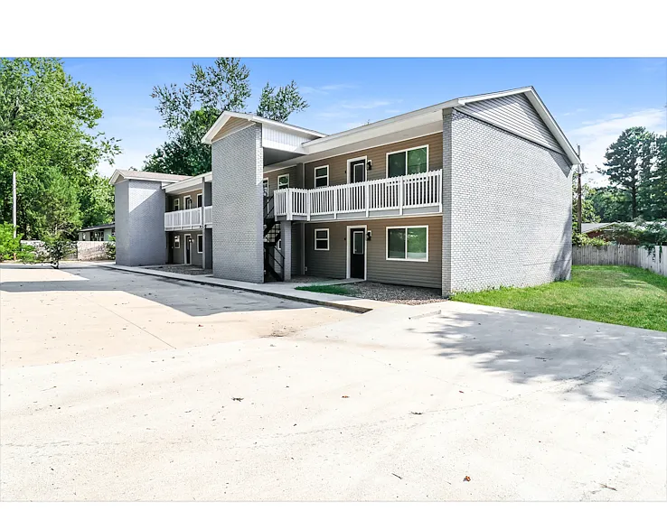 523 E Main St #5 — Photo 4