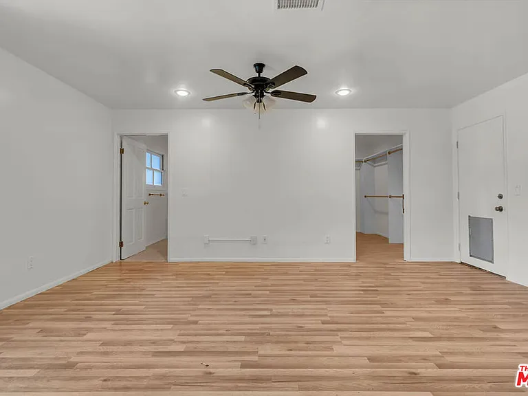 9322 Lasaine Ave — Photo 31