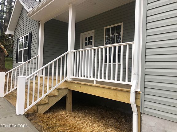 2nd image of 1118 Whispering Pine Ln