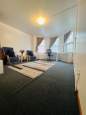 3rd image of 27-29 Crescent St #2B
