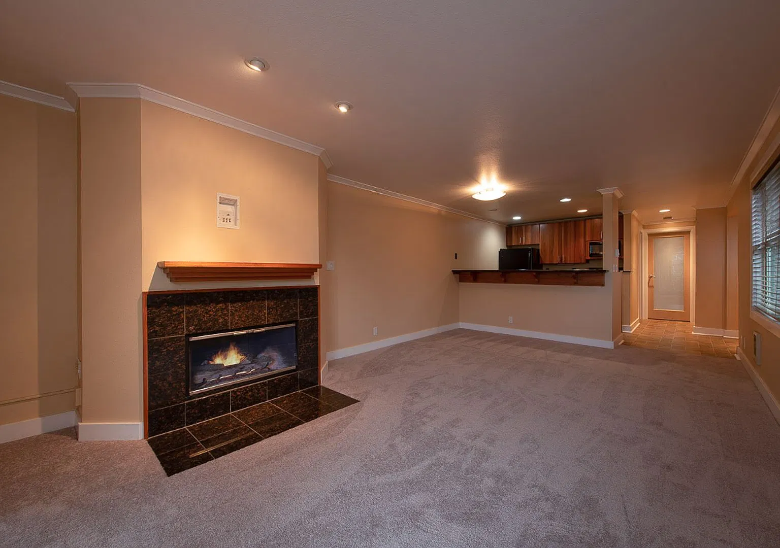 Charming North Queen Anne Living Prime Location Near Fremont & Lake Union — Photo 3