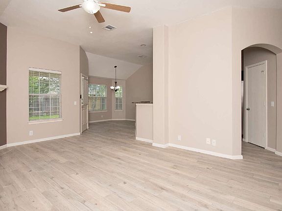 3rd image of 18913 Leigh Ln