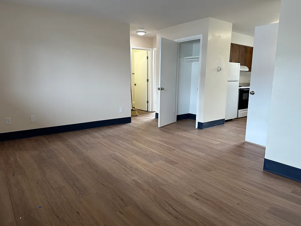 400 E 45th Ave #1