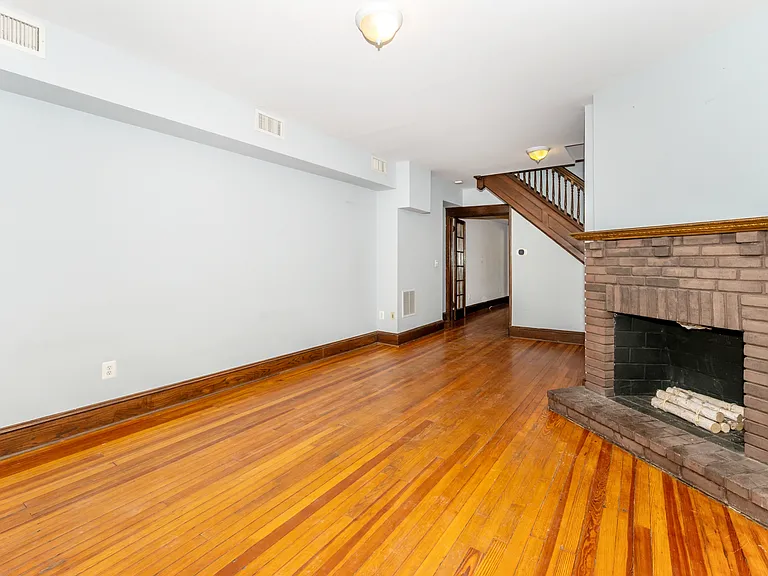 216 Washington St — Photo 15