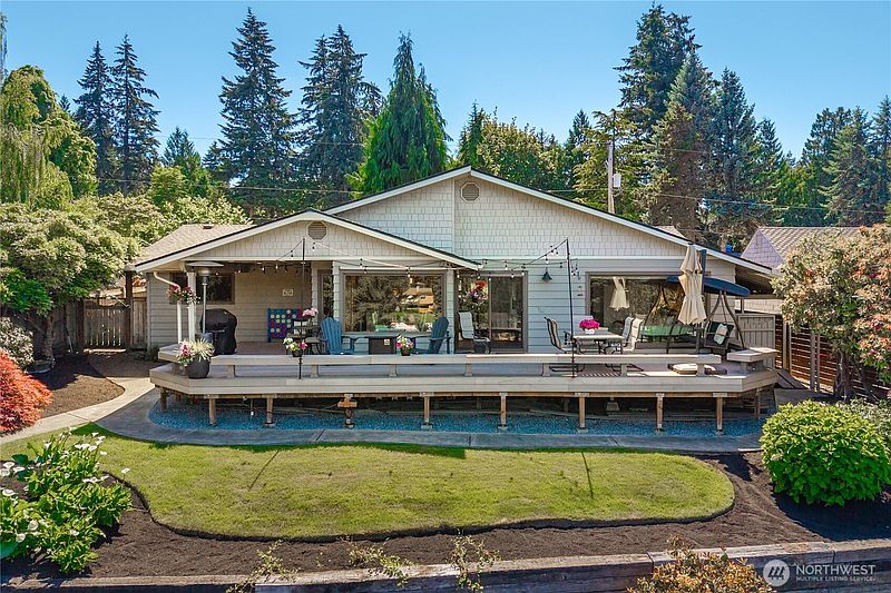 3rd image of 3605 Lakeridge Drive E