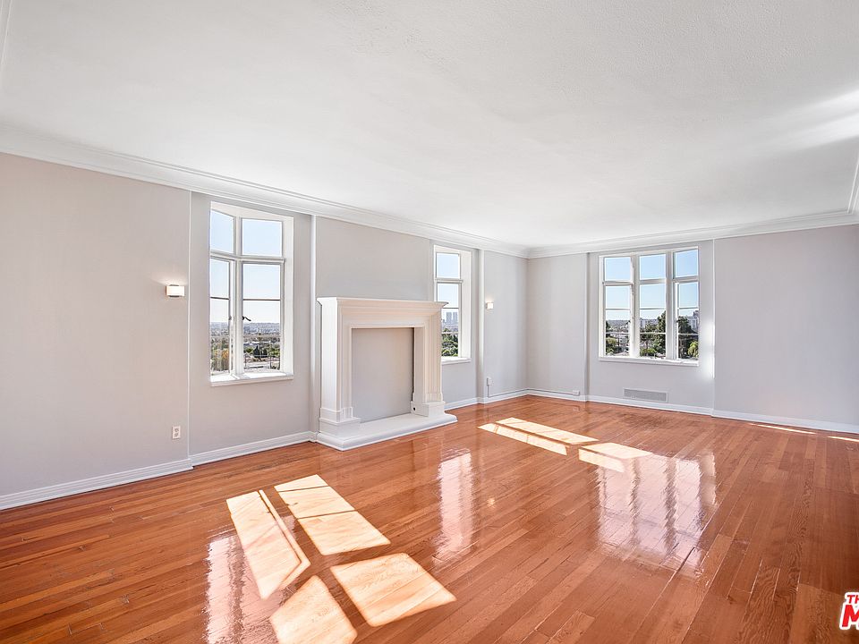 1st image of 1314 N Hayworth Ave APT 701